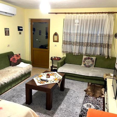 Blue Guesthouse Gjirokastër Eksteriør bilde
