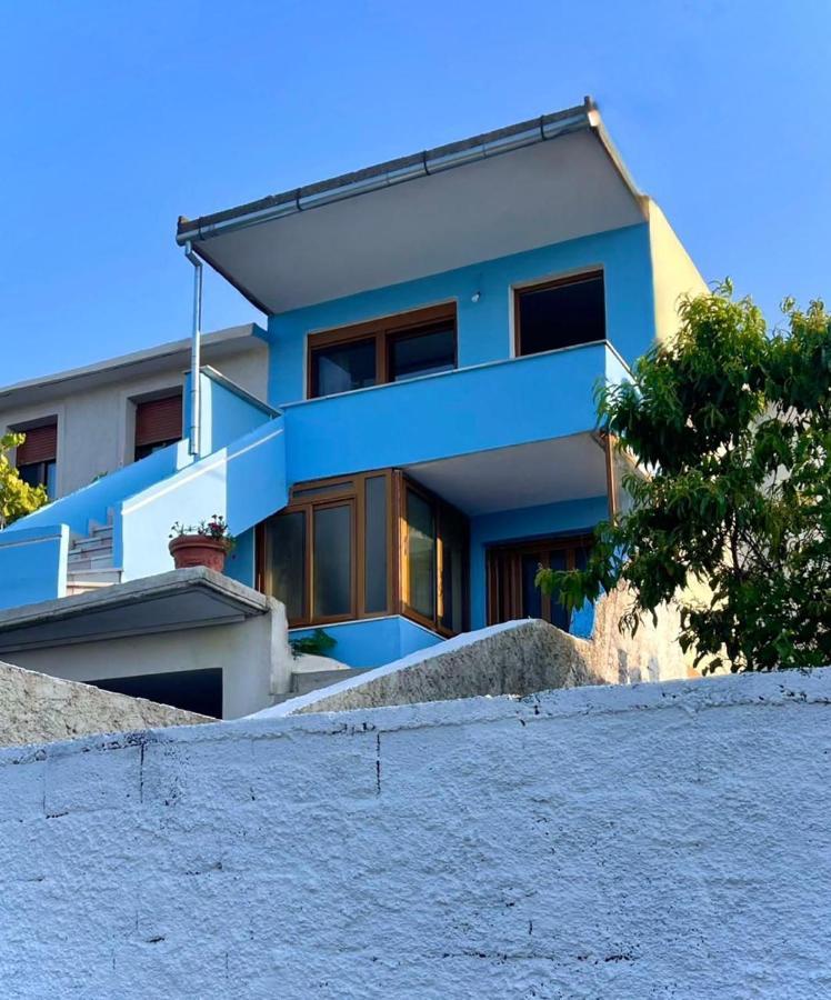 Blue Guesthouse Gjirokastër Eksteriør bilde