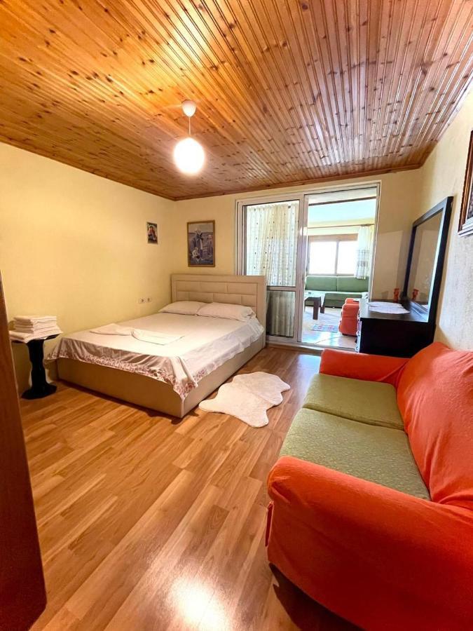 Blue Guesthouse Gjirokastër Eksteriør bilde