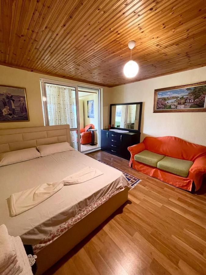Blue Guesthouse Gjirokastër Eksteriør bilde