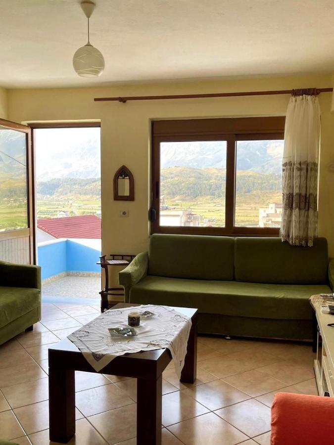 Blue Guesthouse Gjirokastër Eksteriør bilde