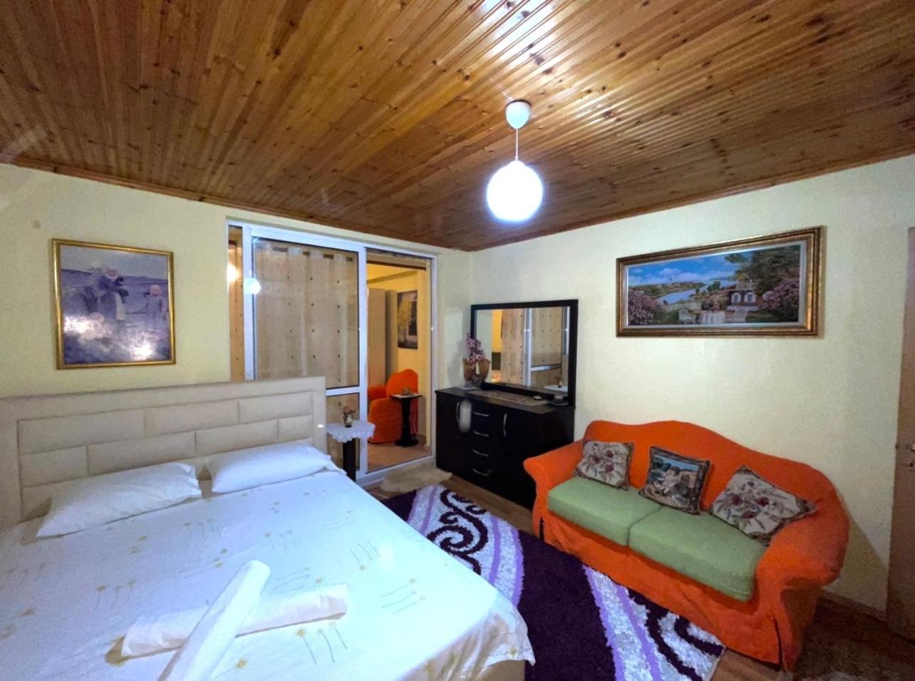 Blue Guesthouse Gjirokastër Eksteriør bilde
