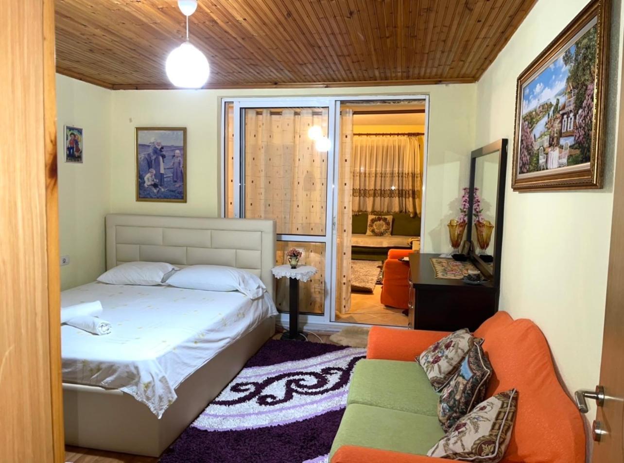 Blue Guesthouse Gjirokastër Eksteriør bilde