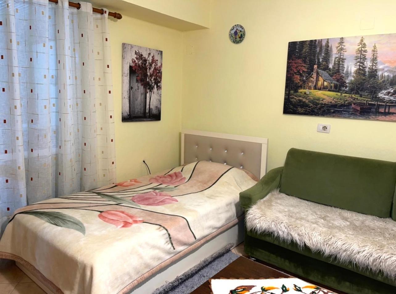 Blue Guesthouse Gjirokastër Eksteriør bilde