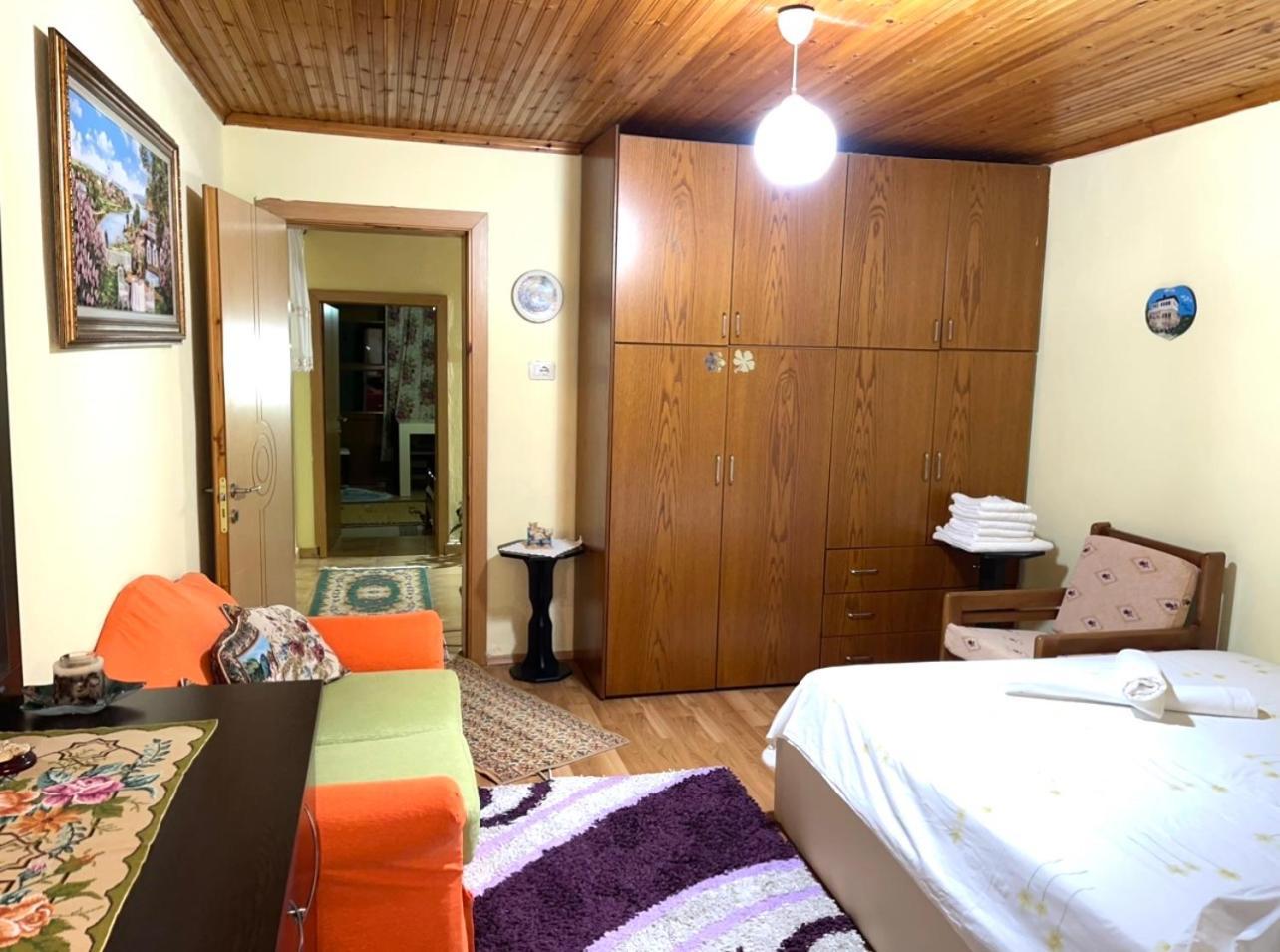 Blue Guesthouse Gjirokastër Eksteriør bilde