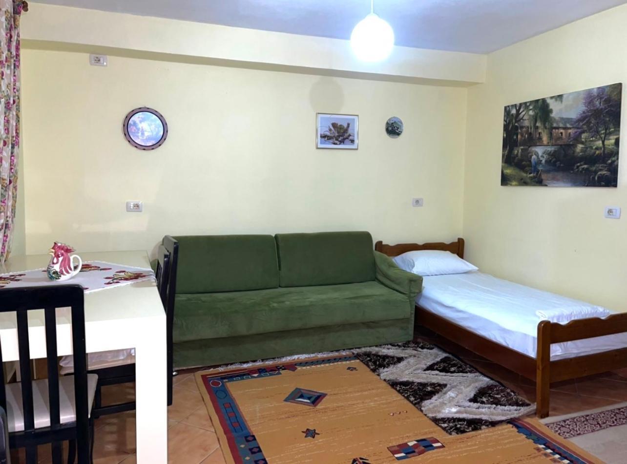 Blue Guesthouse Gjirokastër Eksteriør bilde